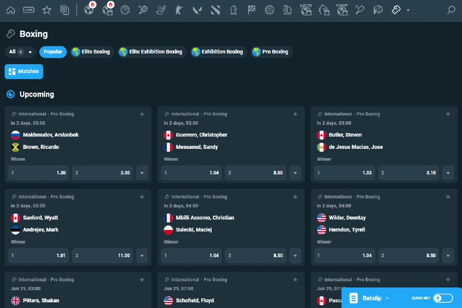 Una captura de pantalla del vestíbulo de apuestas de boxeo crypto de CoinPoker mostrando varios eventos y mercados de apuestas para apuestas en vivo o futuras.